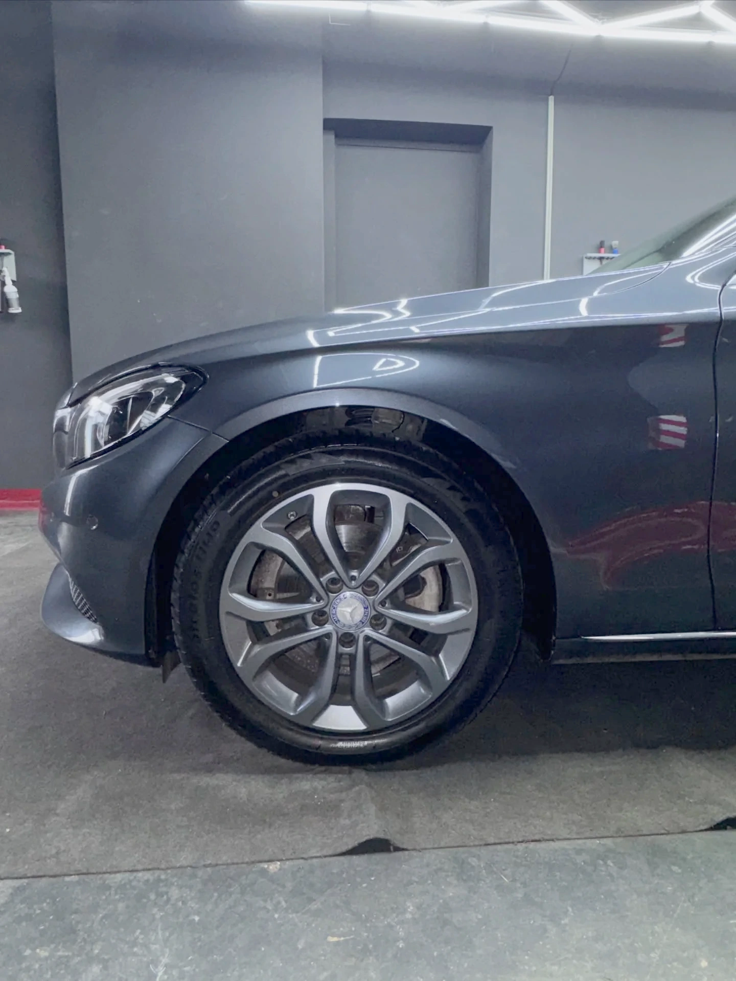 Mercedes C-Klasse nach der Aufbereitung — Kotflügel & Rad